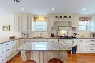 315 E Union Ave, Wheaton, IL 60187 - Photo 3