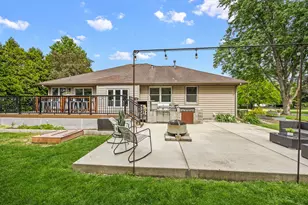 1680 Logan St, Roselle, IL 60172 - Photo 3