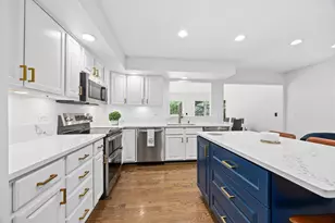 1680 Logan St, Roselle, IL 60172 - Photo 5