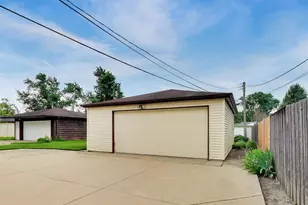 309 Wisconsin Dr, Des Plaines, IL 60016 - Photo 37