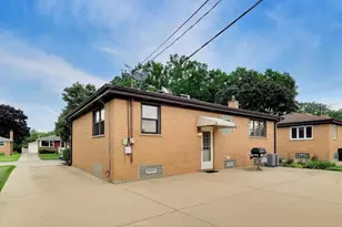 309 Wisconsin Dr, Des Plaines, IL 60016 - Photo 33