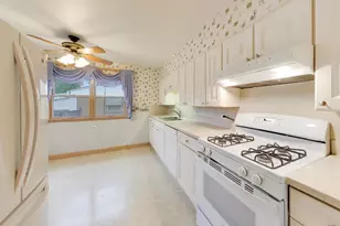 309 Wisconsin Dr, Des Plaines, IL 60016 - Photo 9