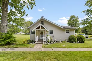 205 N Park St, Milford, IL 60953 - Photo 1
