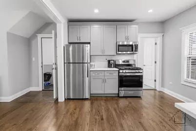 5010 W Newport Avenue, Chicago, IL 60641 - Photo 11