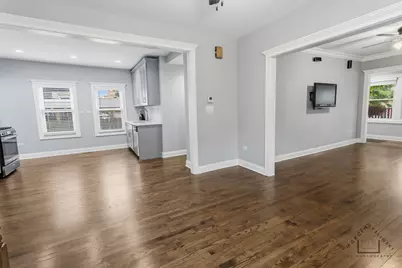 5010 W Newport Avenue, Chicago, IL 60641 - Photo 9