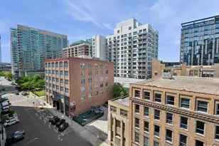 375 W Erie St, Chicago, IL 60654 - Photo 27
