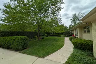 521 College Terrace, Dekalb, IL 60115 - Photo 7