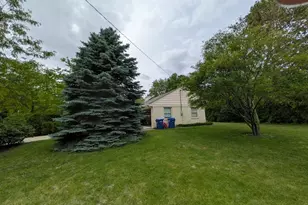 521 College Terrace, Dekalb, IL 60115 - Photo 5