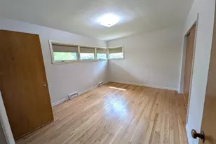 521 College Terrace, Dekalb, IL 60115 - Photo 11