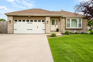 7203 W Mathews Dr, Frankfort, IL 60423 - Photo 1