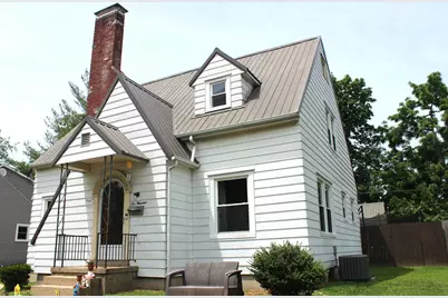 200 E Bennett Street E, Salem, IL 62881 - Photo 1