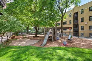 707 W Bittersweet Pl, Chicago, IL 60613 - Photo 25