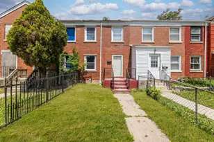 652 E 105th Pl, Chicago, IL 60628 - Photo 1