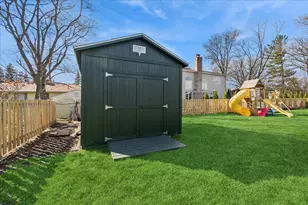 1923 Warwick Ln, Schaumburg, IL 60193 - Photo 19