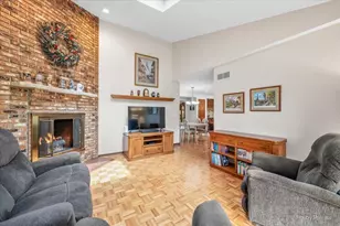 65 Country Club Dr, Bloomingdale, IL 60108 - Photo 9