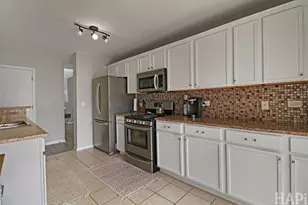 346 Prairie Mist Dr, Round Lake, IL 60073 - Photo 11