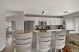 346 Prairie Mist Dr, Round Lake, IL 60073 - Photo 9