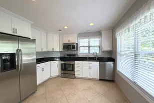 258 Odlum Ct, Schaumburg, IL 60194 - Photo 5