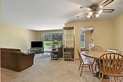 320 N Thornwood Drive #320, McHenry, IL 60050 - Photo 3