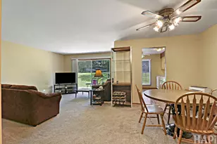 320 N Thornwood Dr, McHenry, IL 60050 - Photo 3