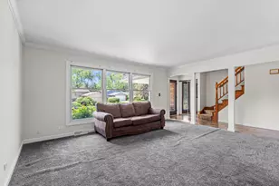 533 N Beck Rd, Lindenhurst, IL 60046 - Photo 3