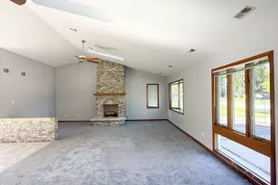 7706 Warwick Ave, Darien, IL 60561 - Photo 9