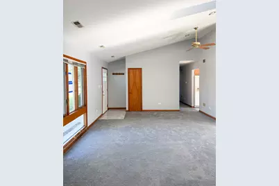 7706 Warwick Avenue, Darien, IL 60561 - Photo 11
