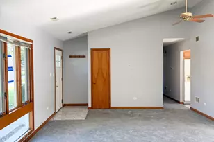 7706 Warwick Ave, Darien, IL 60561 - Photo 11