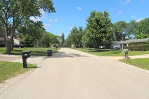 7706 Warwick Ave, Darien, IL 60561 - Photo 27