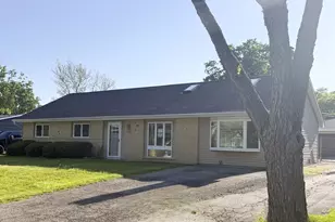 7706 Warwick Ave, Darien, IL 60561 - Photo 5