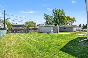 8243 N Ozanam Ave, Niles, IL 60714 - Photo 15