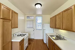 2856 W Cullom Ave, Chicago, IL 60618 - Photo 3