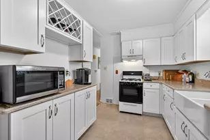 69 Central Ave, Aurora, IL 60506 - Photo 9