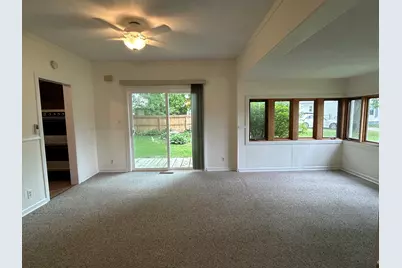 637 W Main Street, Genoa, IL 60135 - Photo 5