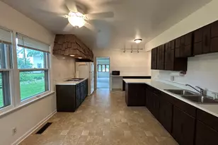 637 W Main St, Genoa, IL 60135 - Photo 3