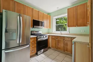 717 Reba Pl, Evanston, IL 60202 - Photo 3