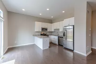 2390 N Newberry Ln, Palatine, IL 60074 - Photo 5