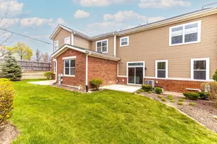 2390 N Newberry Ln, Palatine, IL 60074 - Photo 19