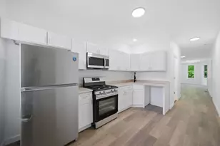 8739 S Colfax Ave, Chicago, IL 60617 - Photo 9
