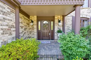 2135 Phillips Dr, Glenview, IL 60026 - Photo 3