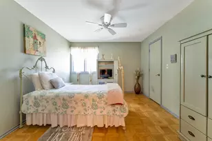 2135 Phillips Dr, Glenview, IL 60026 - Photo 21