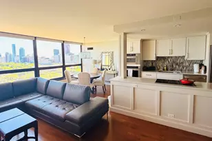 360 E Randolph St, Chicago, IL 60601 - Photo 5
