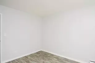 1040 W Hollywood Ave, Chicago, IL 60660 - Photo 19