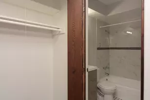 1040 W Hollywood Ave, Chicago, IL 60660 - Photo 15