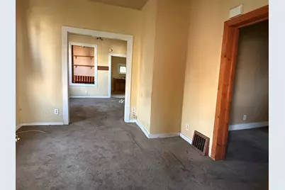 10026 S Indiana Avenue, Chicago, IL 60628 - Photo 9