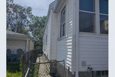 10026 S Indiana Avenue, Chicago, IL 60628 - Photo 3