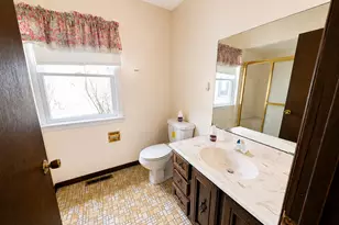 231 River Dr, Dekalb, IL 60115 - Photo 15