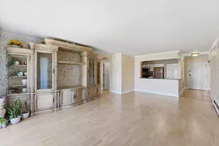 2218 S Goebbert Rd, Arlington Heights, IL 60005 - Photo 3