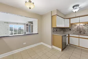 2218 S Goebbert Rd, Arlington Heights, IL 60005 - Photo 5