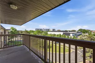 2218 S Goebbert Rd, Arlington Heights, IL 60005 - Photo 13